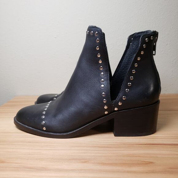 Steve Madden Women's 7 Conspire Studded Leather Ankle Booties Black Western Boho - Picture 1 of 8